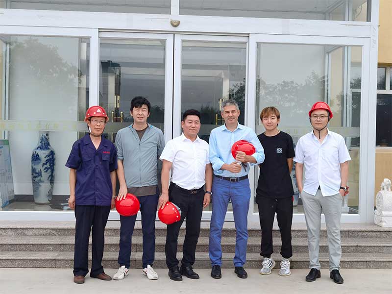 Foreign customers visit the company
